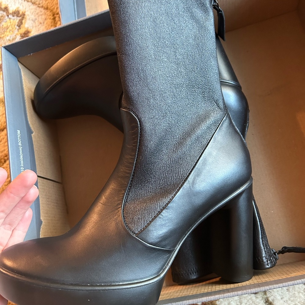 Ecco booties - Picture 4 of 10